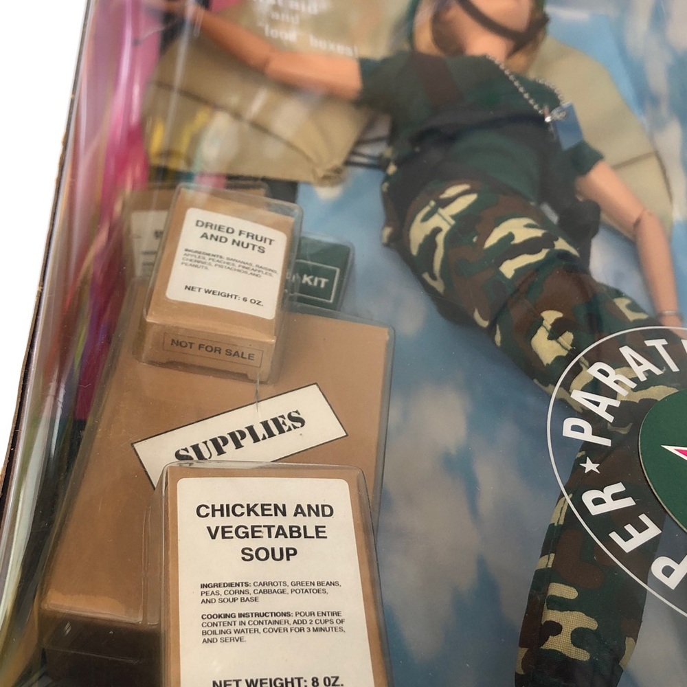 Barbie Paratrooper Doll with Green and Camouflage Military AAFES Edition 2000 - Picture 12 of 13